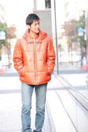 2025年最新版：プルオーバーパーカーの選び方とおしゃれコーデ術完全ガイド